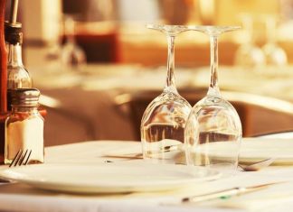 Skylark Holdings Co., Ltd.’s (TSE:3197) Business Is Trailing The Market But Its Shares Aren’t