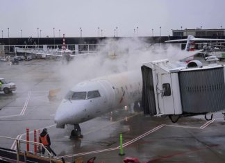 US Airlines Cancel 2,100 Flights as Shutdown Talks Advance