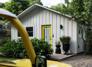 Before & After: Ghislaine Viñas Turns a Cloud-Gray Tiny House Into a Little Ray of Sunshine