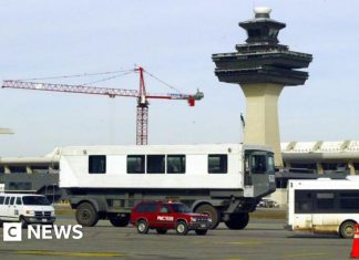 Dulles airport crash leaves 18 injured in people carrier