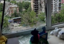 Ukraine’s battle with Russia for Pokrovsk at pivotal point – DW – 11/08/2025