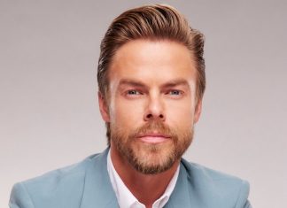 Derek Hough Named New Host of ‘Extra’