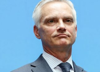 American Airlines CEO says the government shutdown is impacting holiday travel bookings: ‘Nobody wants to put up with hassle’