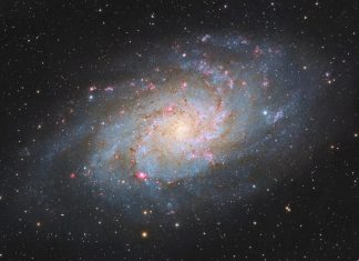 Astrophotographer spies a spiral galaxy bursting with starbirth (photo)