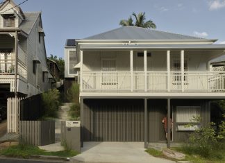 Tighty Whitey House / Maytree Studios