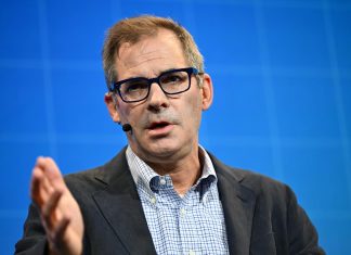 CoreWeave’s earnings report highlights $56 billion in contracted revenue, but its guidance and share price tick down amid AI infrastructure bubble fears