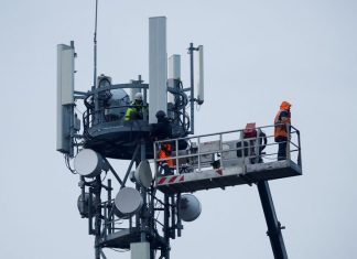 Exclusive-EU advisory body proposes bulk of key spectrum goes to mobile operators, sources say