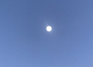 Why is it so hard to take a good photo of the Moon with my phone?