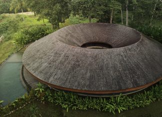 ring-shaped villa by alexis dornier wraps around courtyard in bali