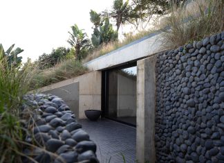 The Folly Multi-Purpose Retreat / Common Architecture