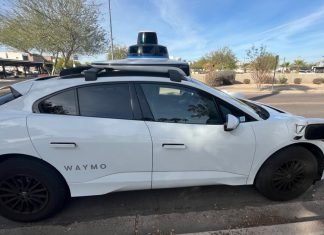 Waymo begins rolling out rides on Phoenix freeways