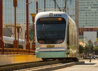 Phoenix residents to weigh in on light rail expansion to the west