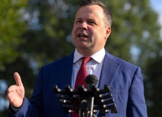 Fannie Mae officials ousted after concerns over confidential data