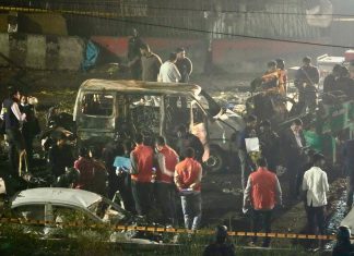 New Delhi car blast kills at least 8 people, police say