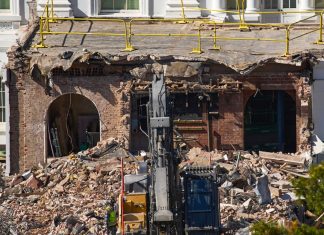 Crypto billionaires among donors for White House ballroom