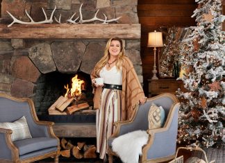 Kelly Clarkson’s Festive Mantel Comes Together in Seconds
