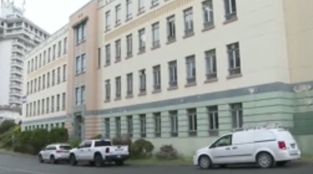 Developer hopes to convert historic art deco-style building into a hotel Developer hopes to convert historic art deco-style building into a hotel
