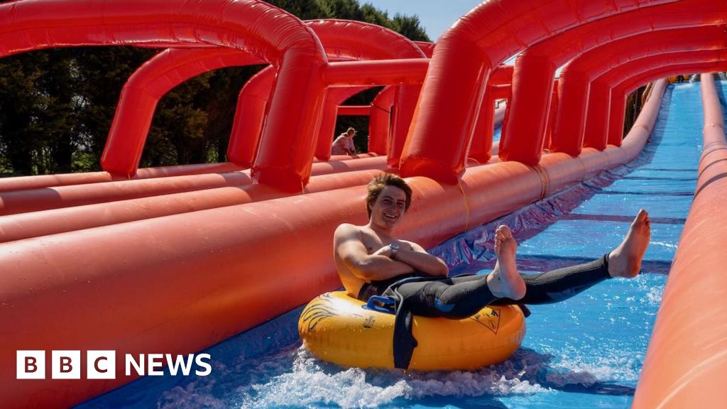 Heatwave brings tourism boost in South West and Channel Islands – BBC Heatwave brings tourism boost in South West and Channel Islands – BBC
